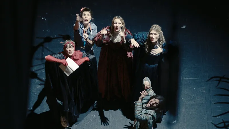 Still image from the movie Comédie-Française